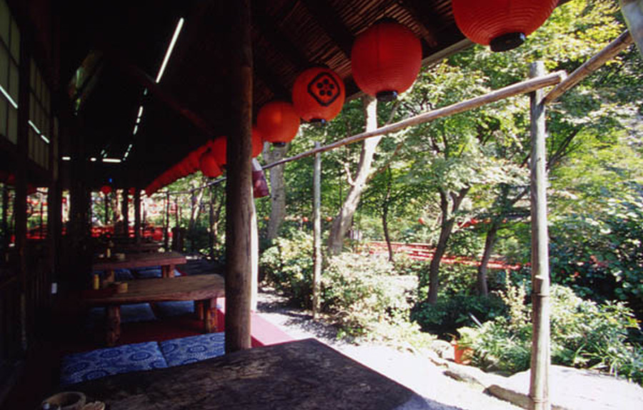 いろり山賊_縁側のお席(Sanzoku_We have open-air seats