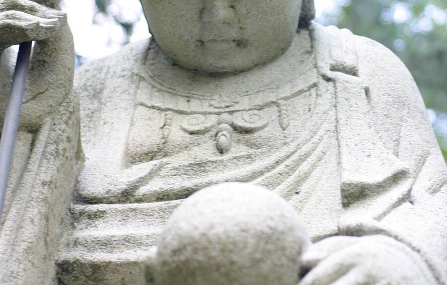 いろり山賊_子育て地蔵(Sanzoku_stone statue of raising children)