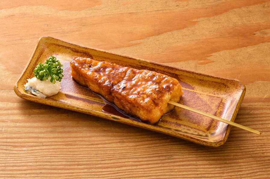 焼豆腐(Grilled handmade tofu over a charcoal fire. Flavored with salty-sweet sauce. Enjoy with wasabi-miso.)
