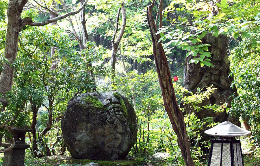 山賊砦_庭(Sanzoku-toride_garden)